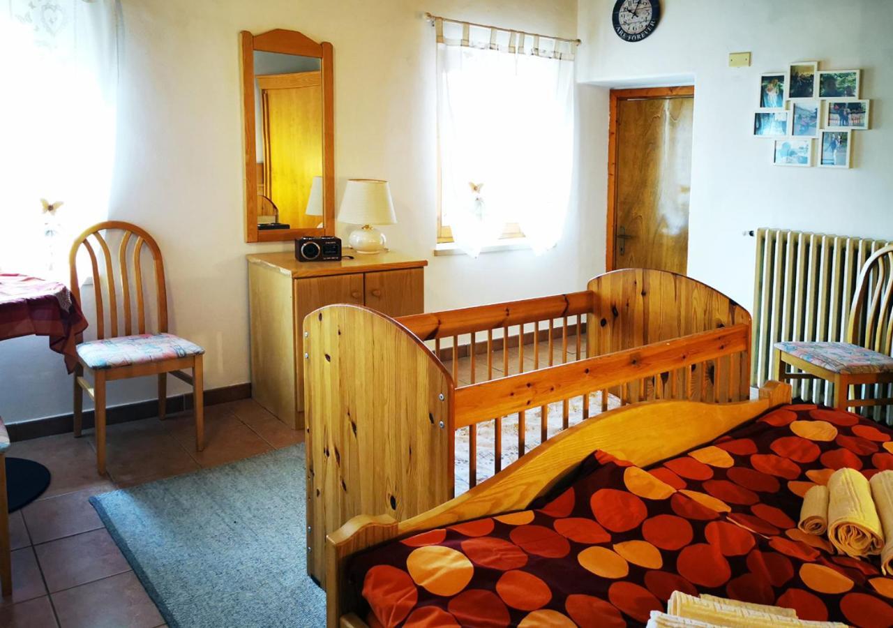 Casa Rustica Con Giardino Villa Caprino Veronese Bagian luar foto